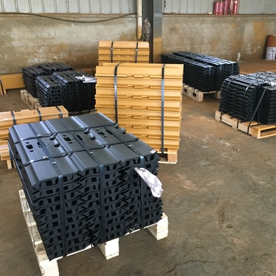 25CrMnB TG216C-14 أحذية جنزير ثلاثية الحواف TG Excavator Track Pad