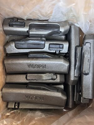 قطع غيار حفارة دلو الأسنان الملحقات محول قفل دبوس V69PN