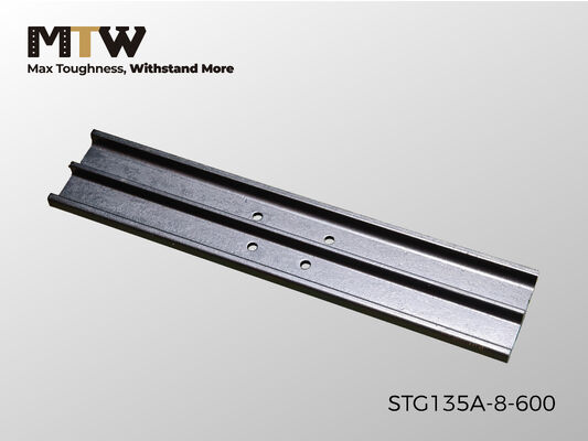 STG135A-8-600 حذاء مسار ثلاثي الحواف 600 مم جزء ارتداء حذاء المسار 6.9 كجم