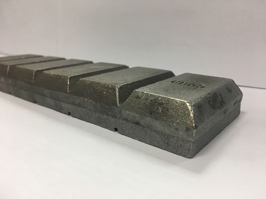 قطعة تآكل كتلة الشوكولاتة CB100 240 × 100 × 23 مم مكون الحماية من تآكل المعدات الثقيلة 3.9 كجم